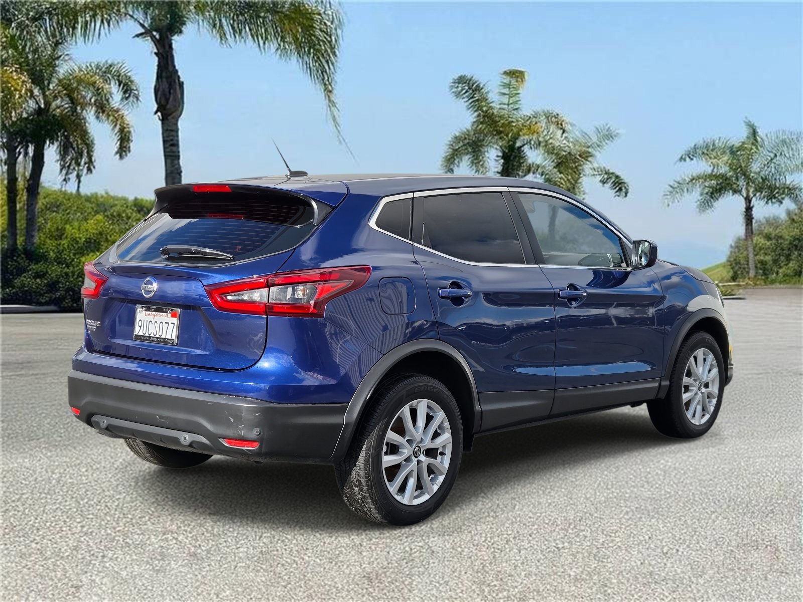 Used 2022 Nissan Rogue Sport S image 4