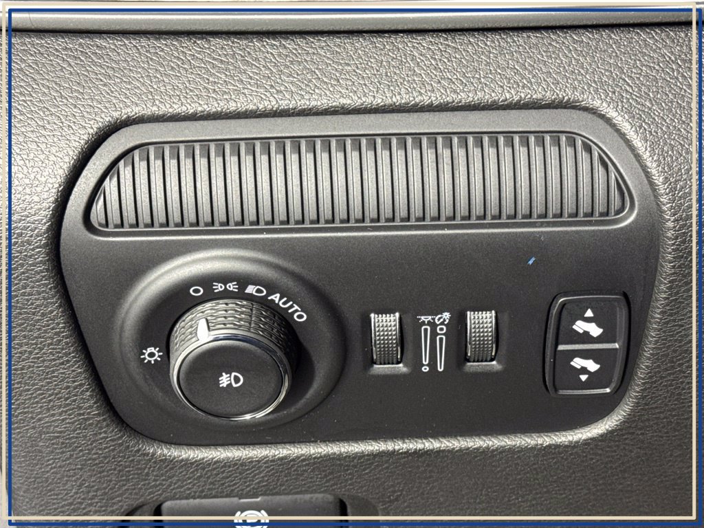 Used 2022 Jeep Wagoneer Series III w/ Premium Group I AWD/4WD image 22