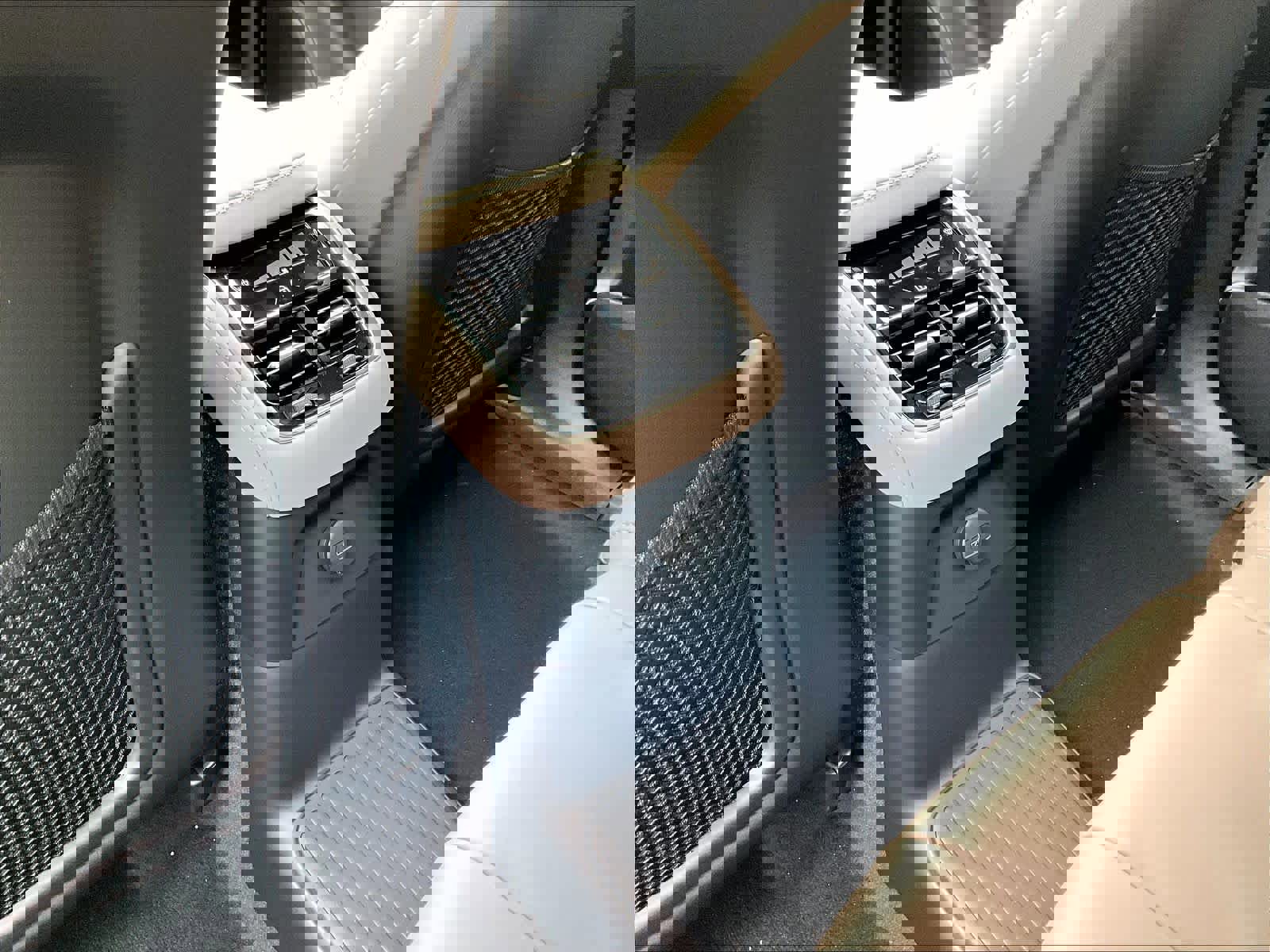 New 2026 Volvo XC90 T8 Ultra w/ Lounge Package image 16