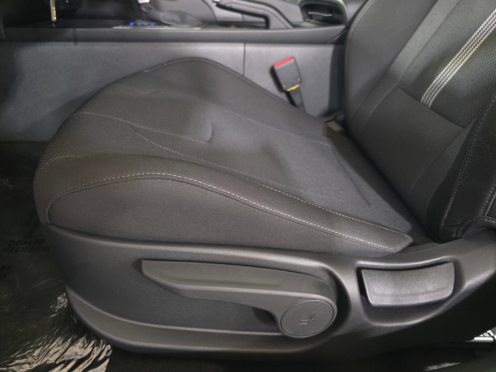 Used 2026 Hyundai Elantra SE FWD image 23