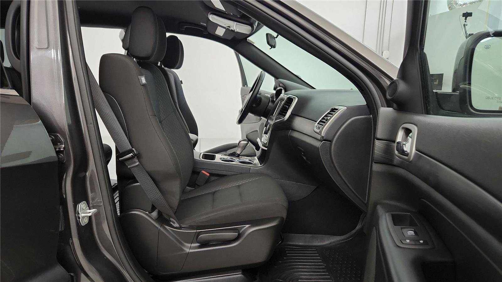 Used 2020 Jeep Grand Cherokee Laredo image 17