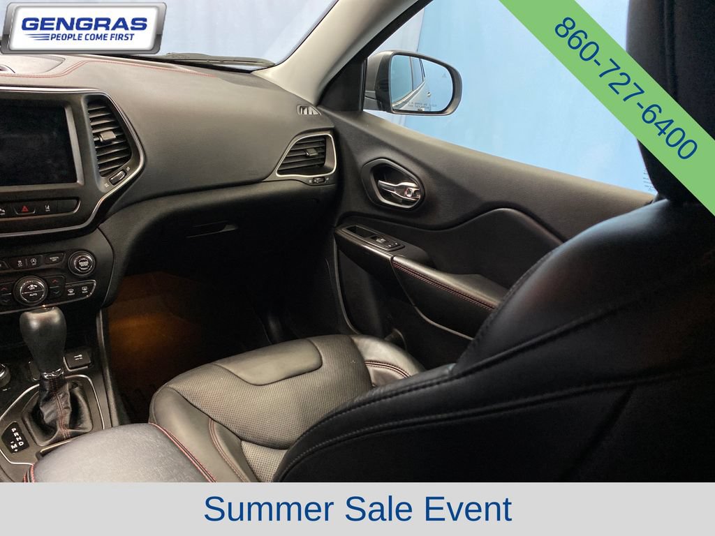 Used 2020 Jeep Cherokee Trailhawk AWD/4WD image 28