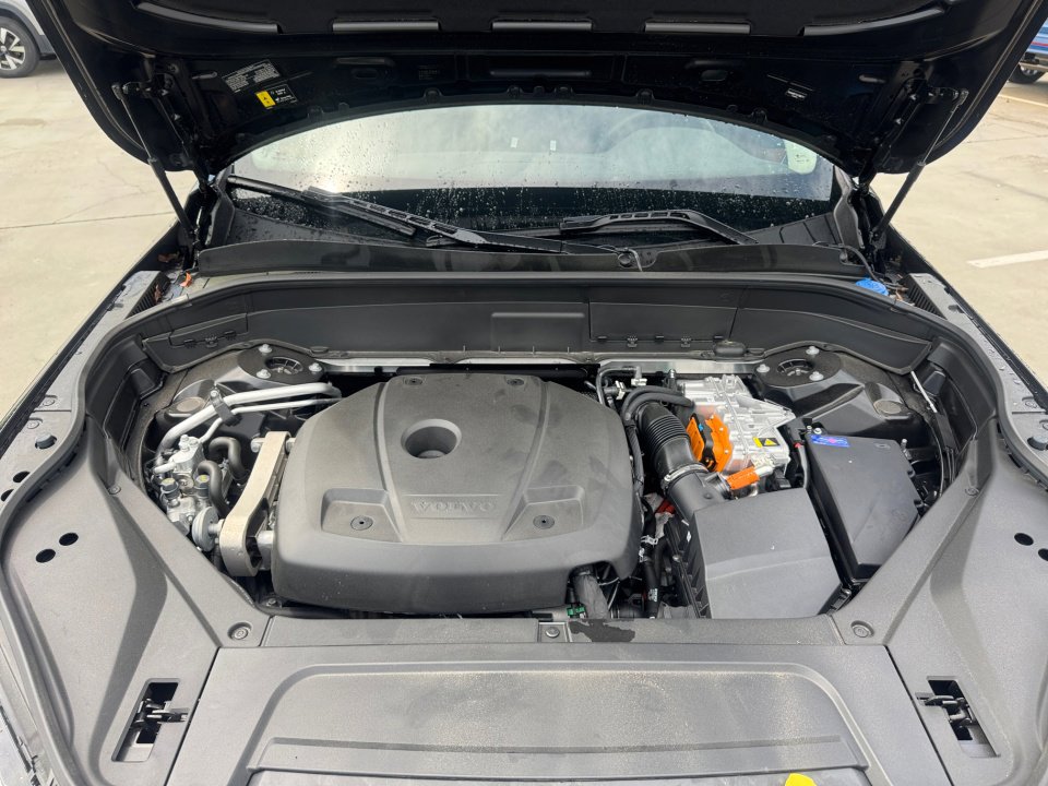 New 2025 Volvo XC90 T8 Plus w/ Protection Package Premier image 16