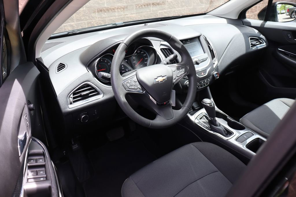 Used 2018 Chevrolet Cruze LT FWD image 10