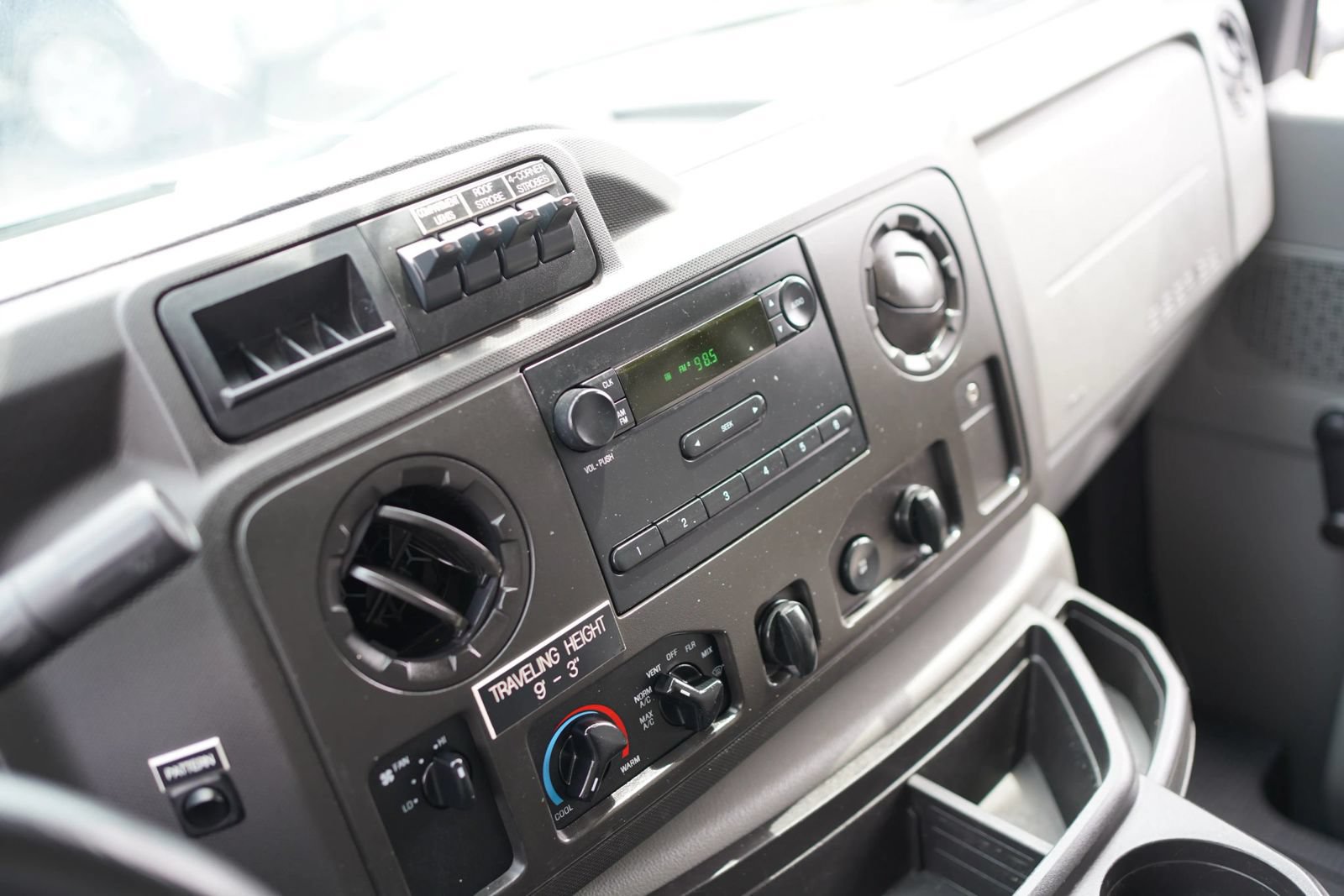 Used 2018 Ford E-450 and Econoline 450 Super Duty RWD image 33