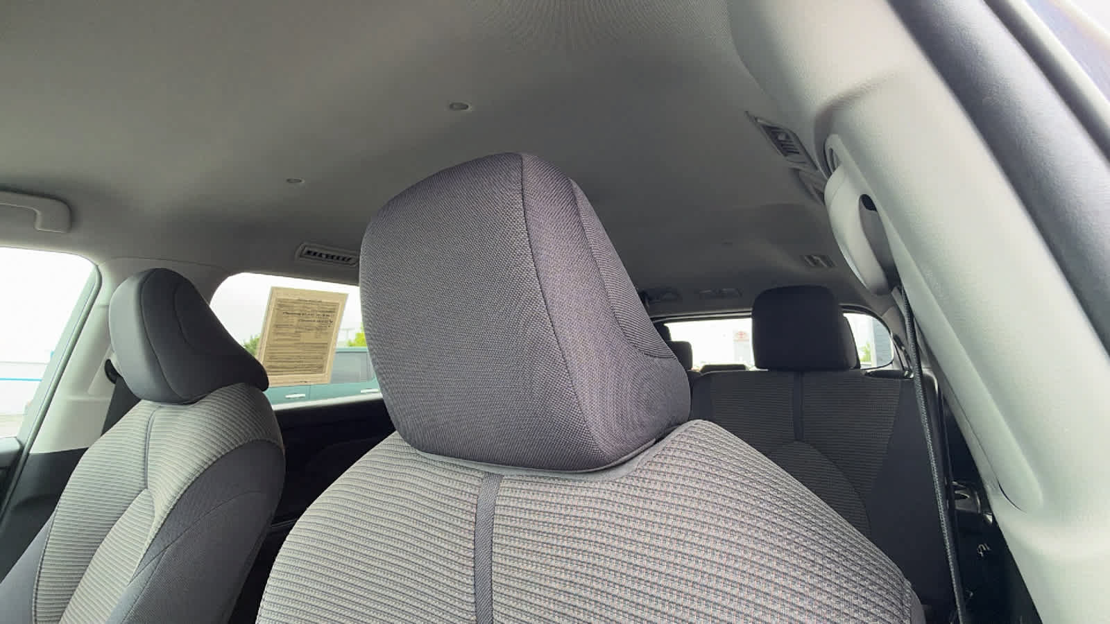 Used 2025 Toyota Highlander LE FWD image 11