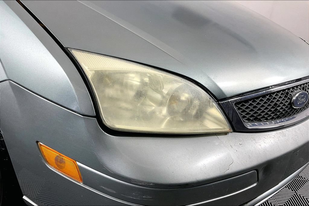 Used 2005 Ford Focus ZX4 Sedan FWD image 35