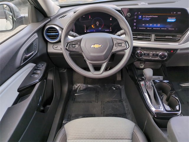 Certified 2025 Chevrolet Trax LT image 17