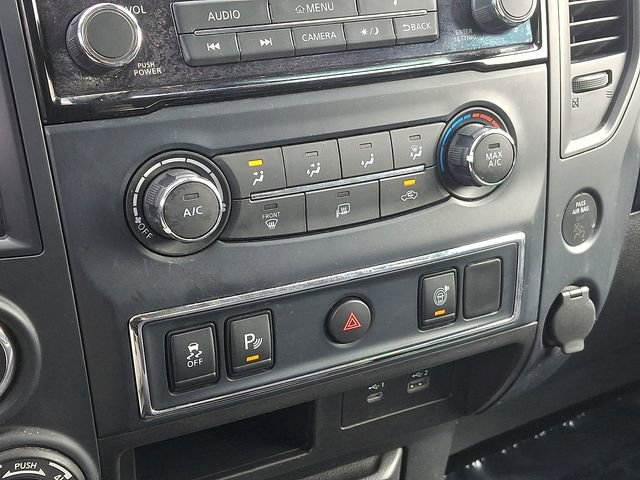 Used 2022 Nissan Titan SV image 16