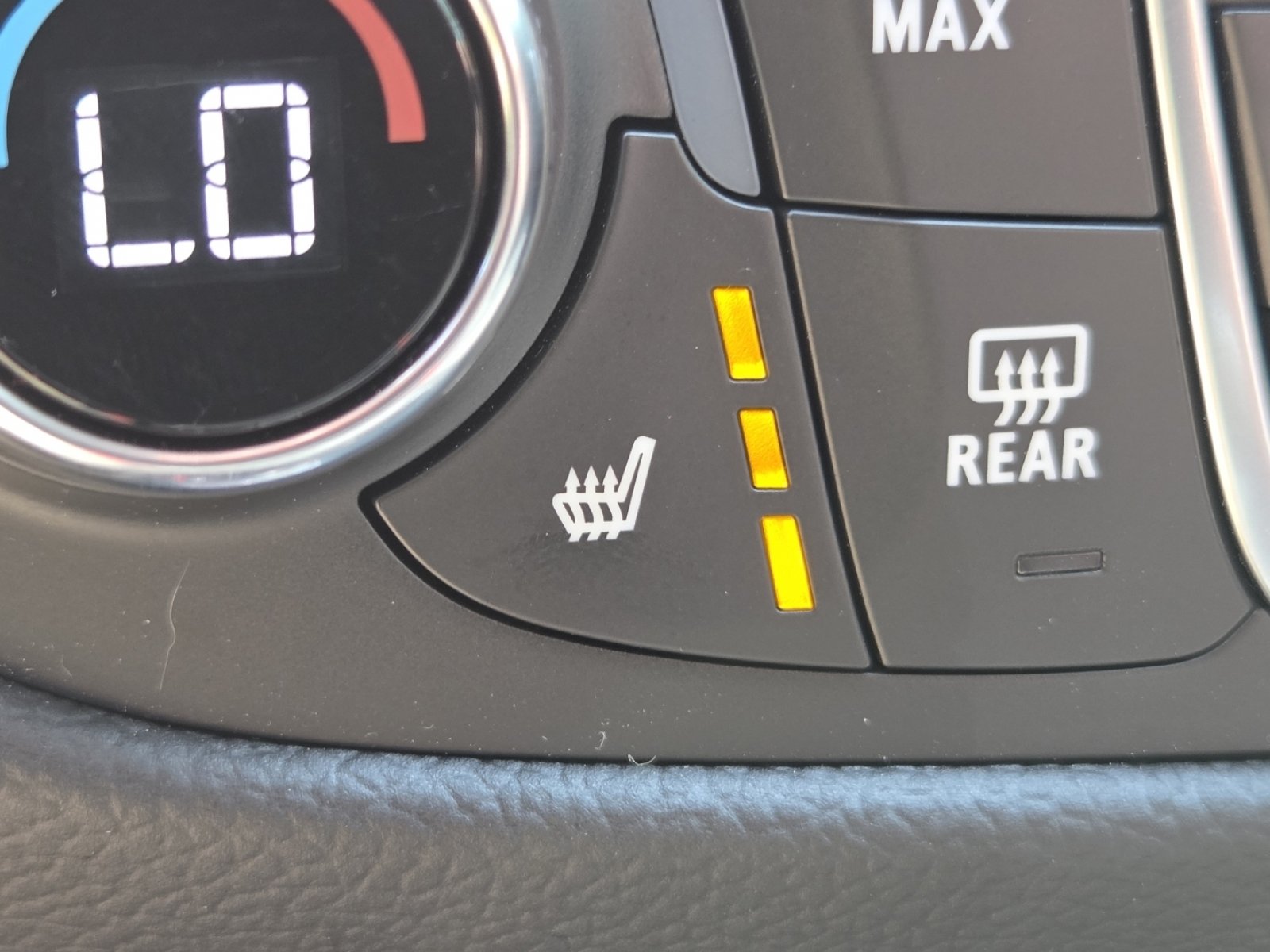 Used 2024 Chevrolet Equinox LT w/ LPO, Floor Liner Package FWD image 4