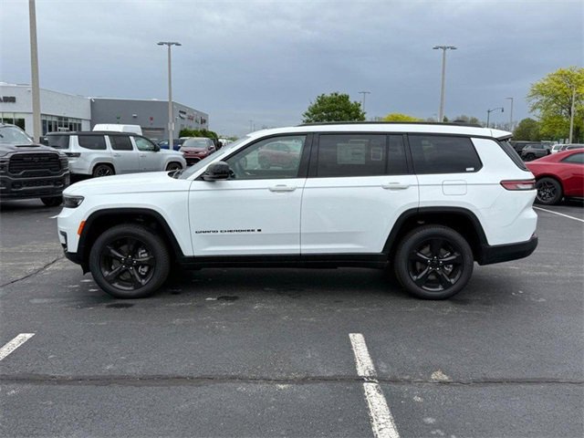 New 2025 Jeep Grand Cherokee L Limited w/ Black Appearance Package image 9