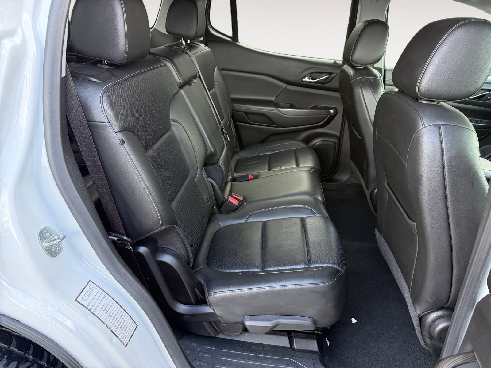 Used 2023 GMC Acadia SLT image 18