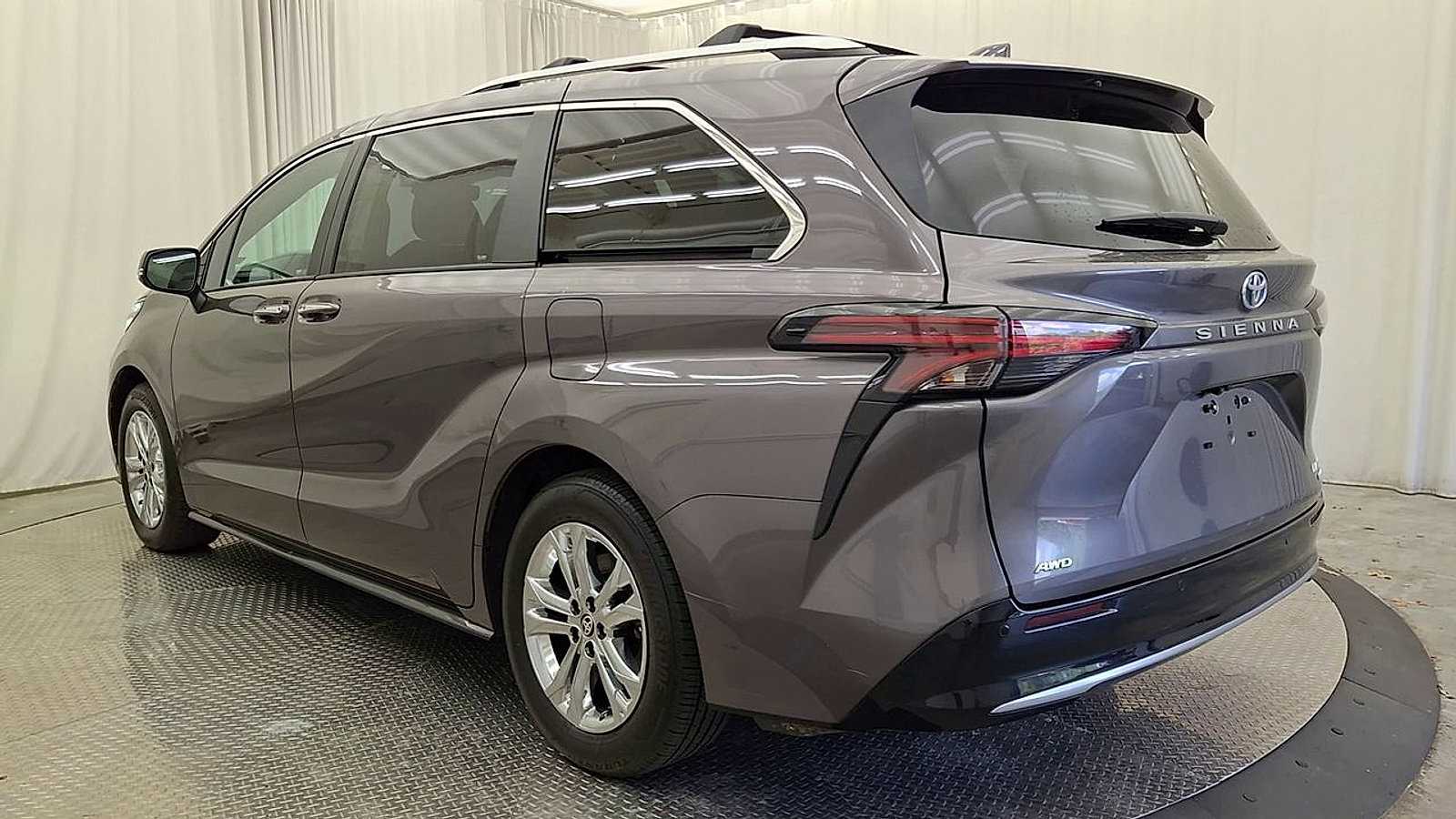 Certified 2023 Toyota Sienna Platinum AWD/4WD image 9