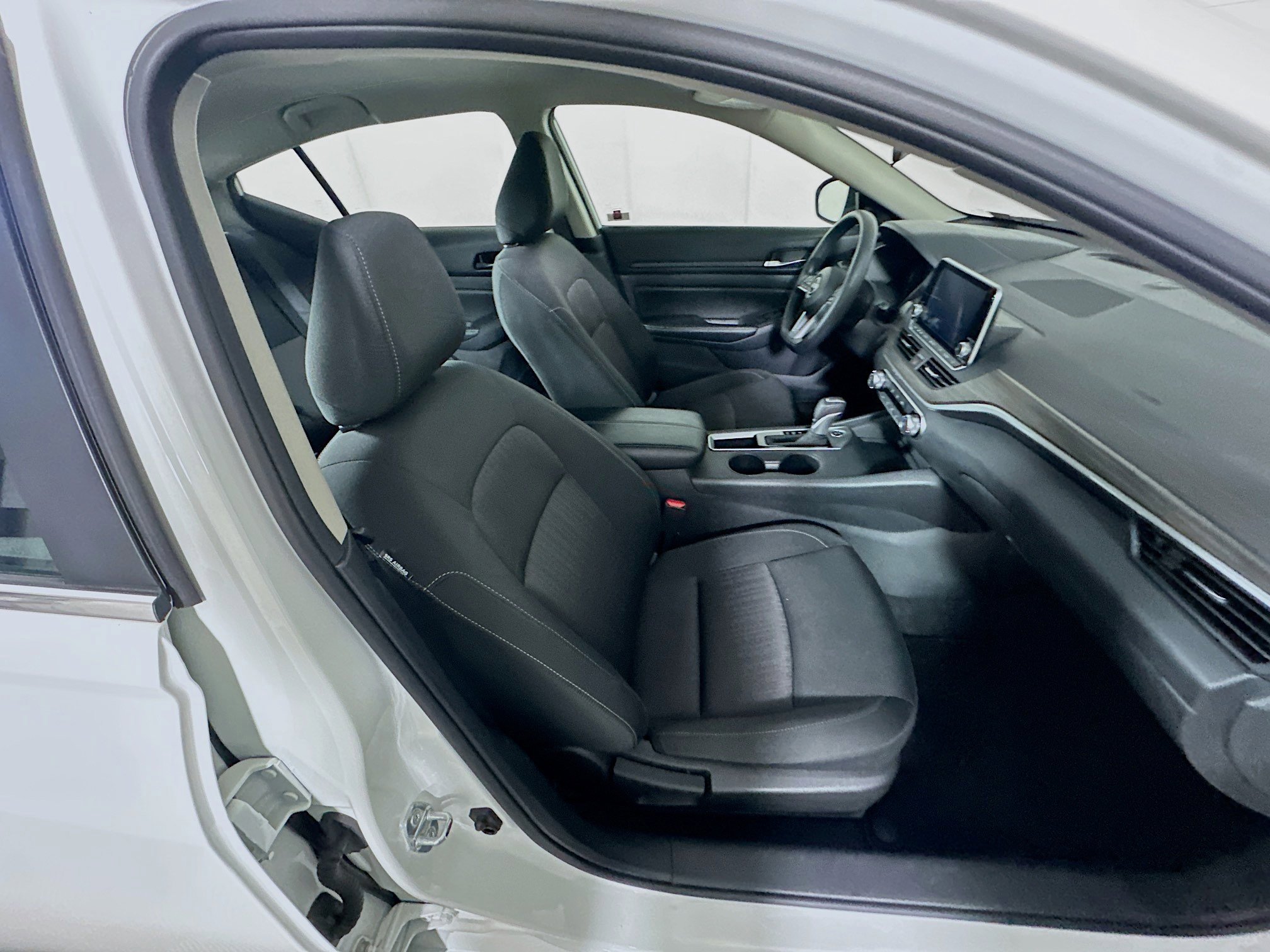 Used 2025 Nissan Altima 2.5 SV image 28