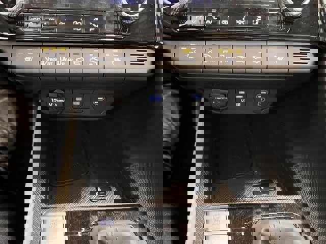 Used 2025 Hyundai Elantra Limited image 28