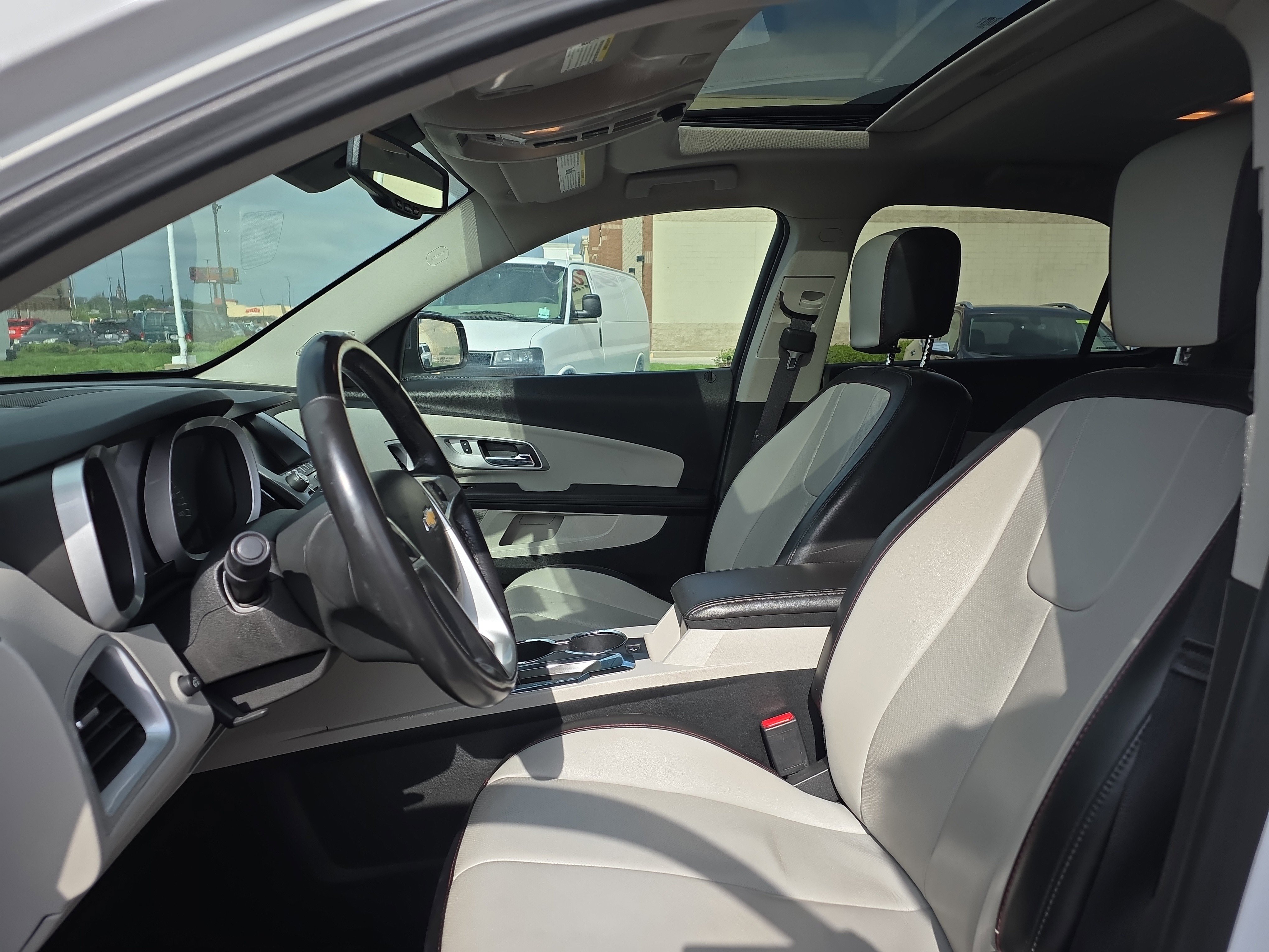 Used 2017 Chevrolet Equinox Premier w/ Enhanced Convenience Package image 13