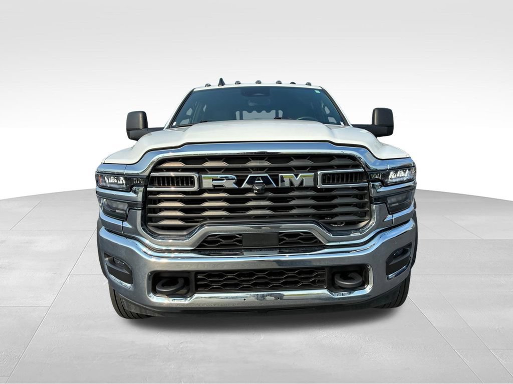 Used 2025 RAM 4500 Tradesman w/ Chrome Appearance Group AWD/4WD image 6