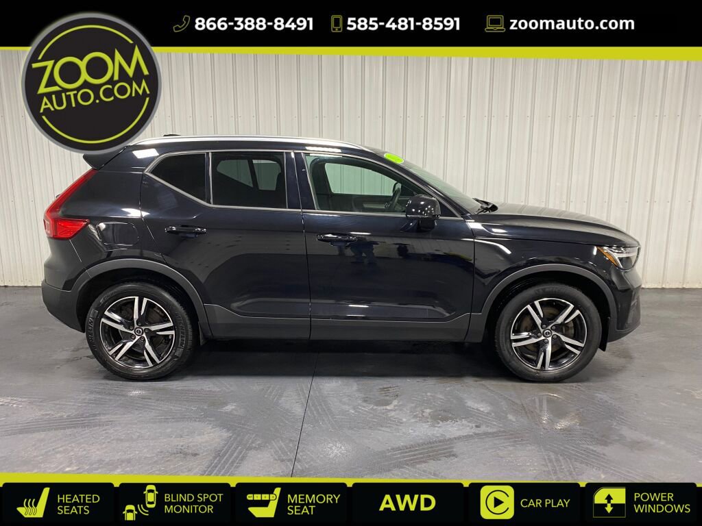 Used 2023 Volvo XC40 B5 Core AWD/4WD image 1