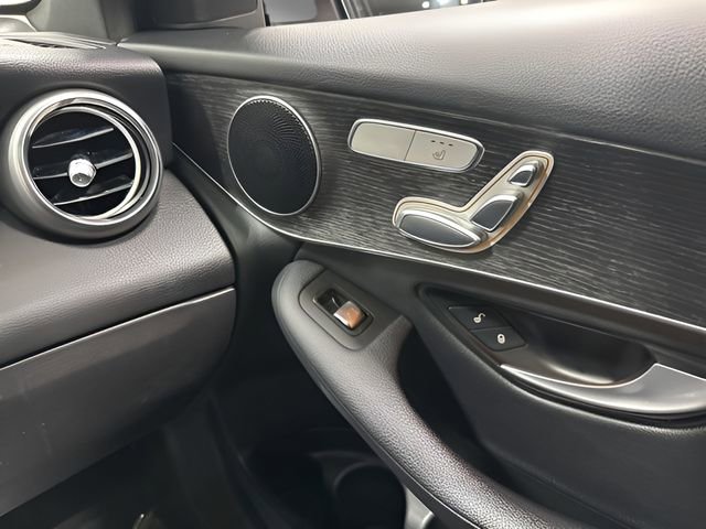 Used 2021 Mercedes-Benz GLC 300 4MATIC image 32