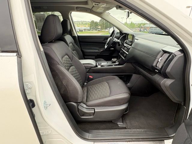 Used 2024 Nissan Pathfinder SV w/ SV Premium Package AWD/4WD image 34
