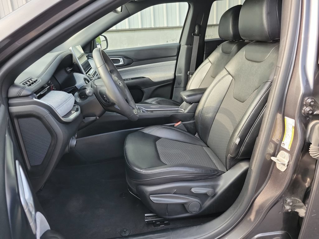 Used 2024 Jeep Compass Latitude AWD/4WD image 19