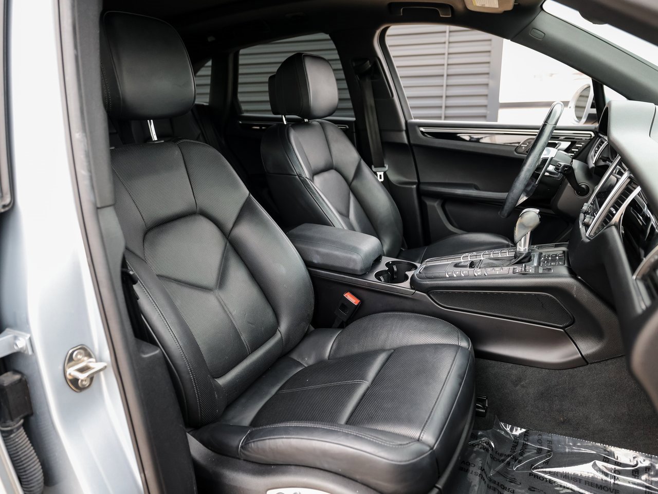 Certified 2018 Porsche Macan image 29