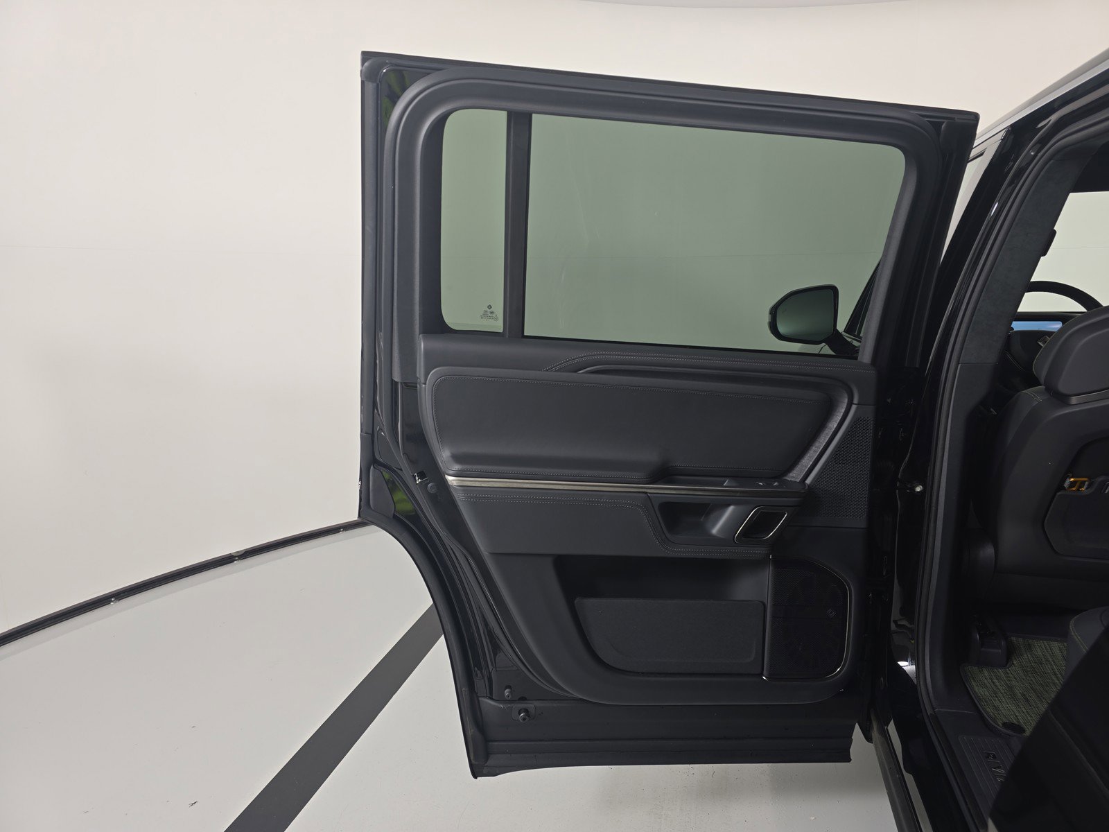 Used 2023 Rivian R1S Adventure image 17