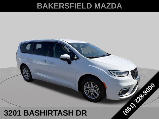 Used 2023 Chrysler Pacifica Touring-L FWD image 7