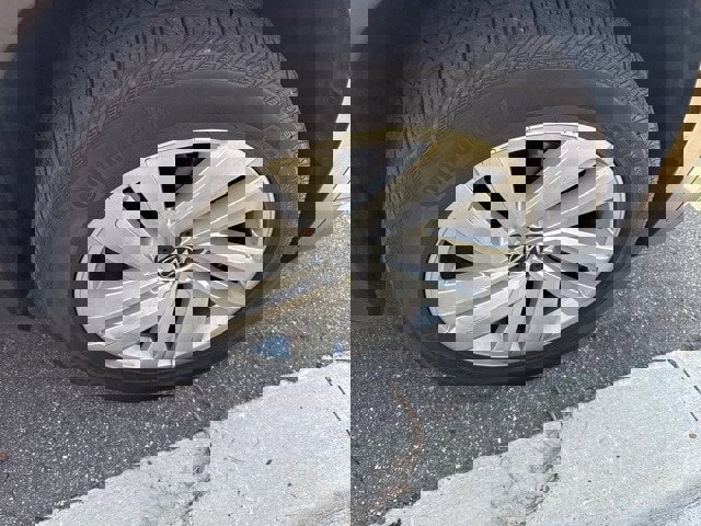 Used 2022 Volkswagen Atlas Cross Sport SE w/ Panoramic Sunroof Package image 14