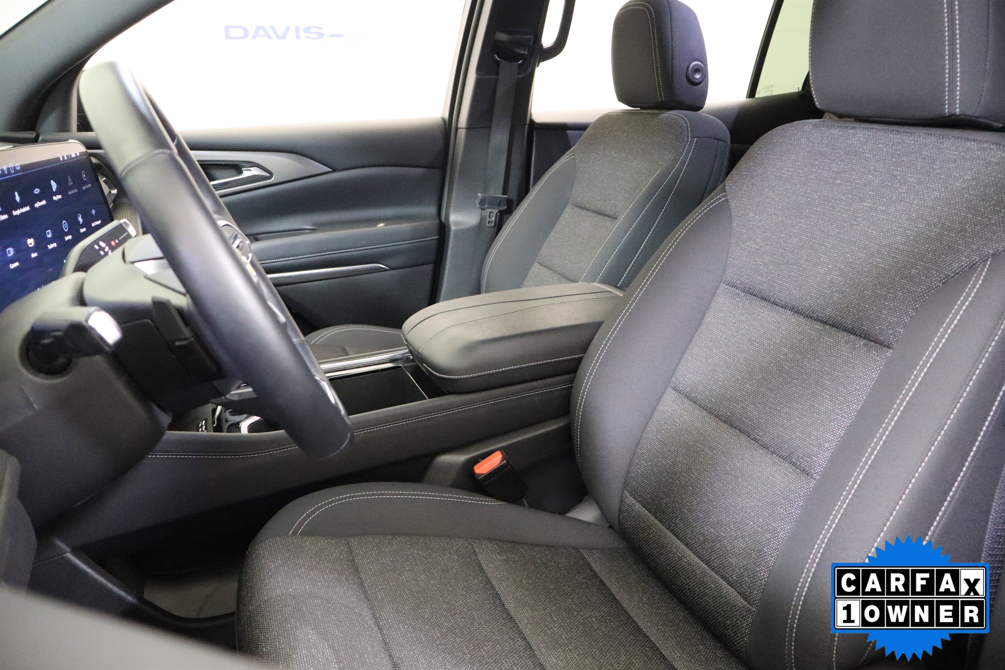 Used 2025 Chevrolet Traverse LT image 22