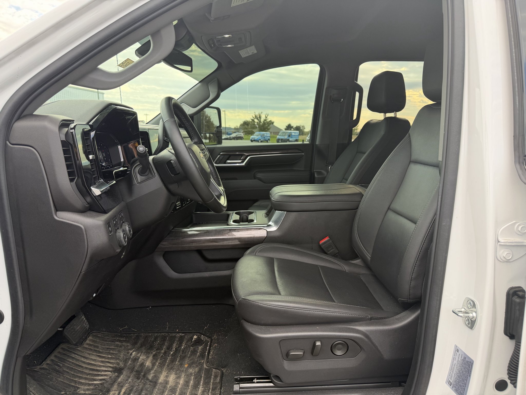 Used 2025 Chevrolet Silverado 2500 LTZ w/ Z71 Chrome Sport Edition AWD/4WD image 6