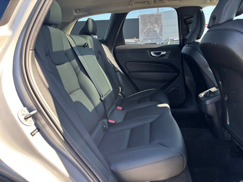 Used 2023 Volvo XC60 B5 Plus w/ Climate Package AWD/4WD image 25