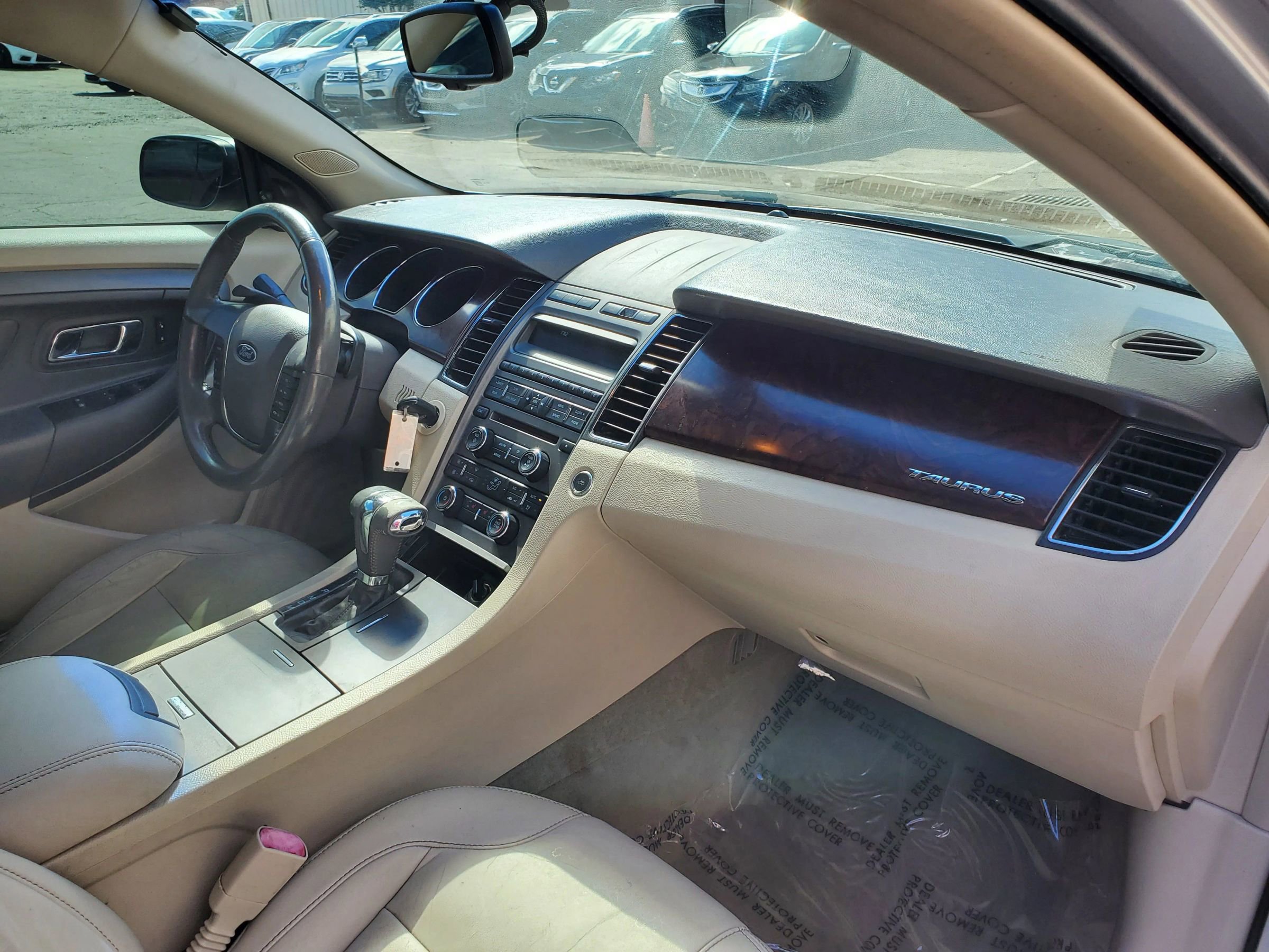Used 2010 Ford Taurus SEL image 21