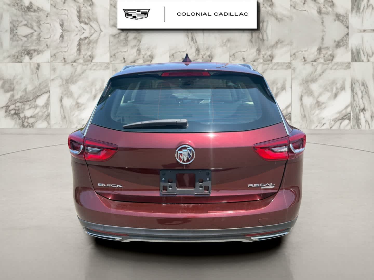 Used 2018 Buick Regal Essence w/ Sights and Sounds Package AWD/4WD image 4