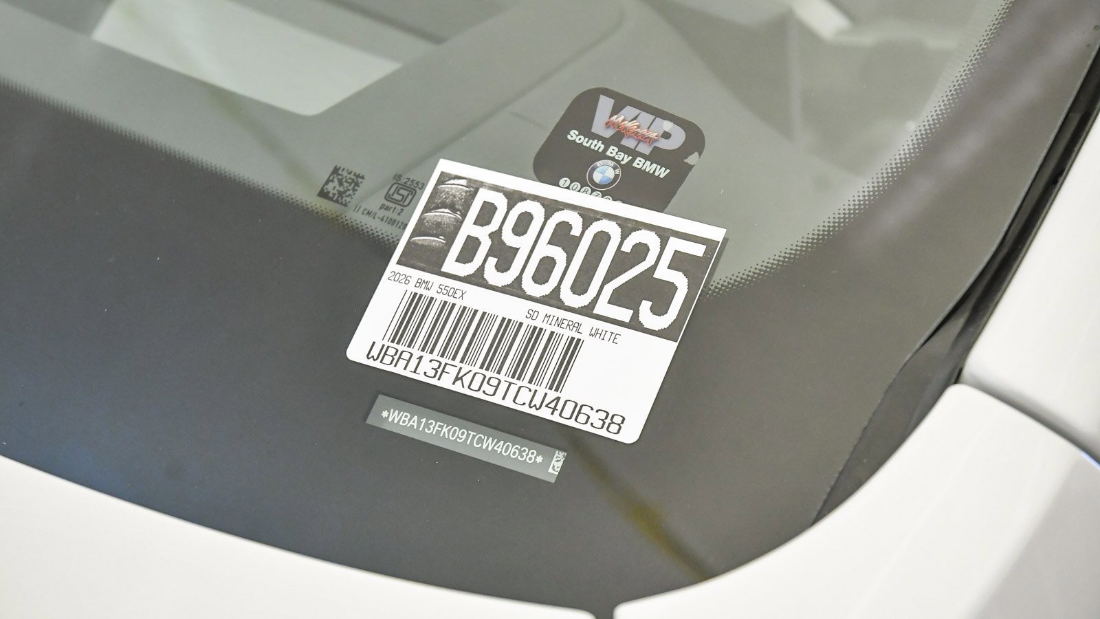 New 2026 BMW 550e xDrive image 36