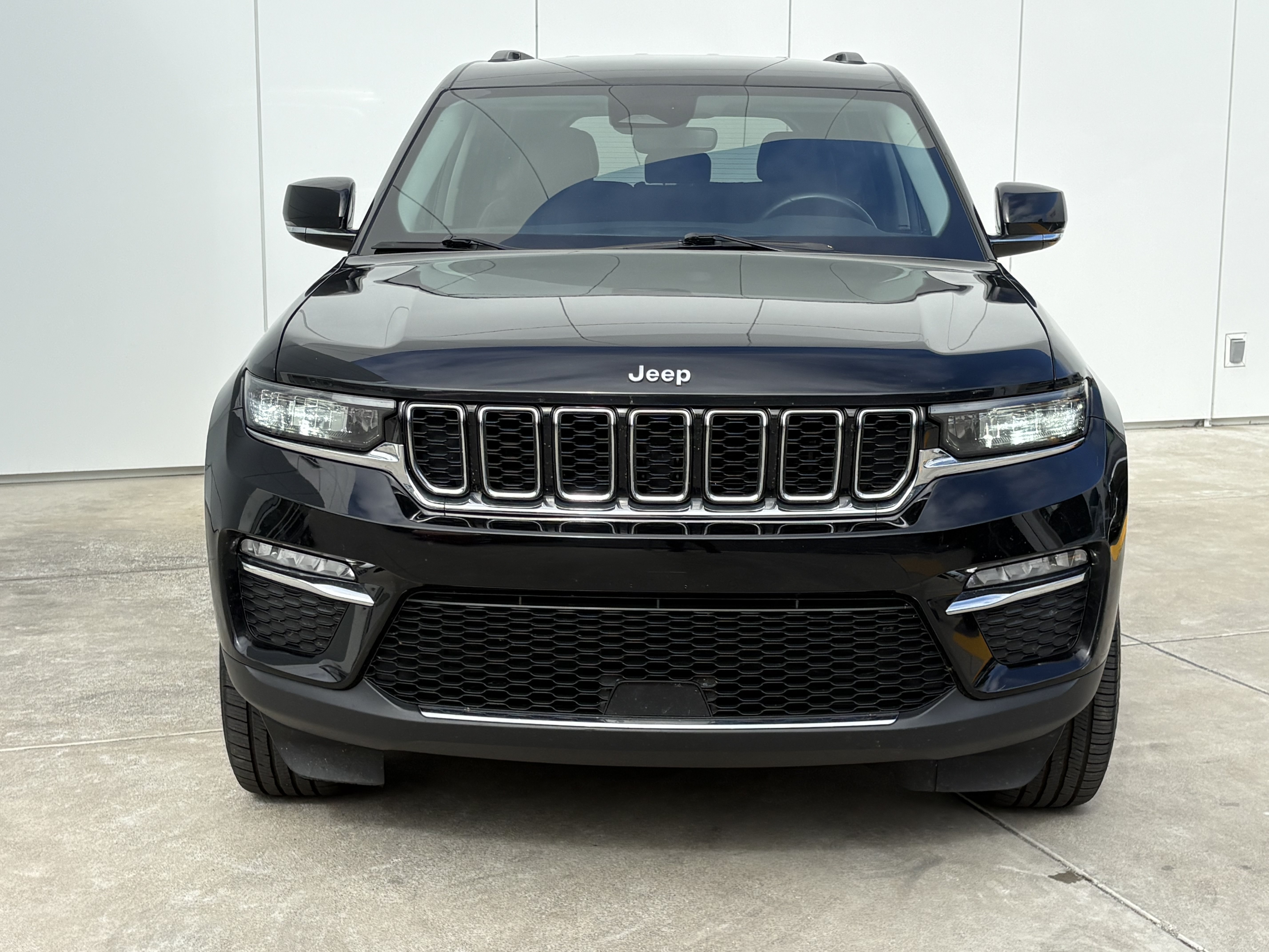 Used 2022 Jeep Grand Cherokee Limited AWD/4WD image 3