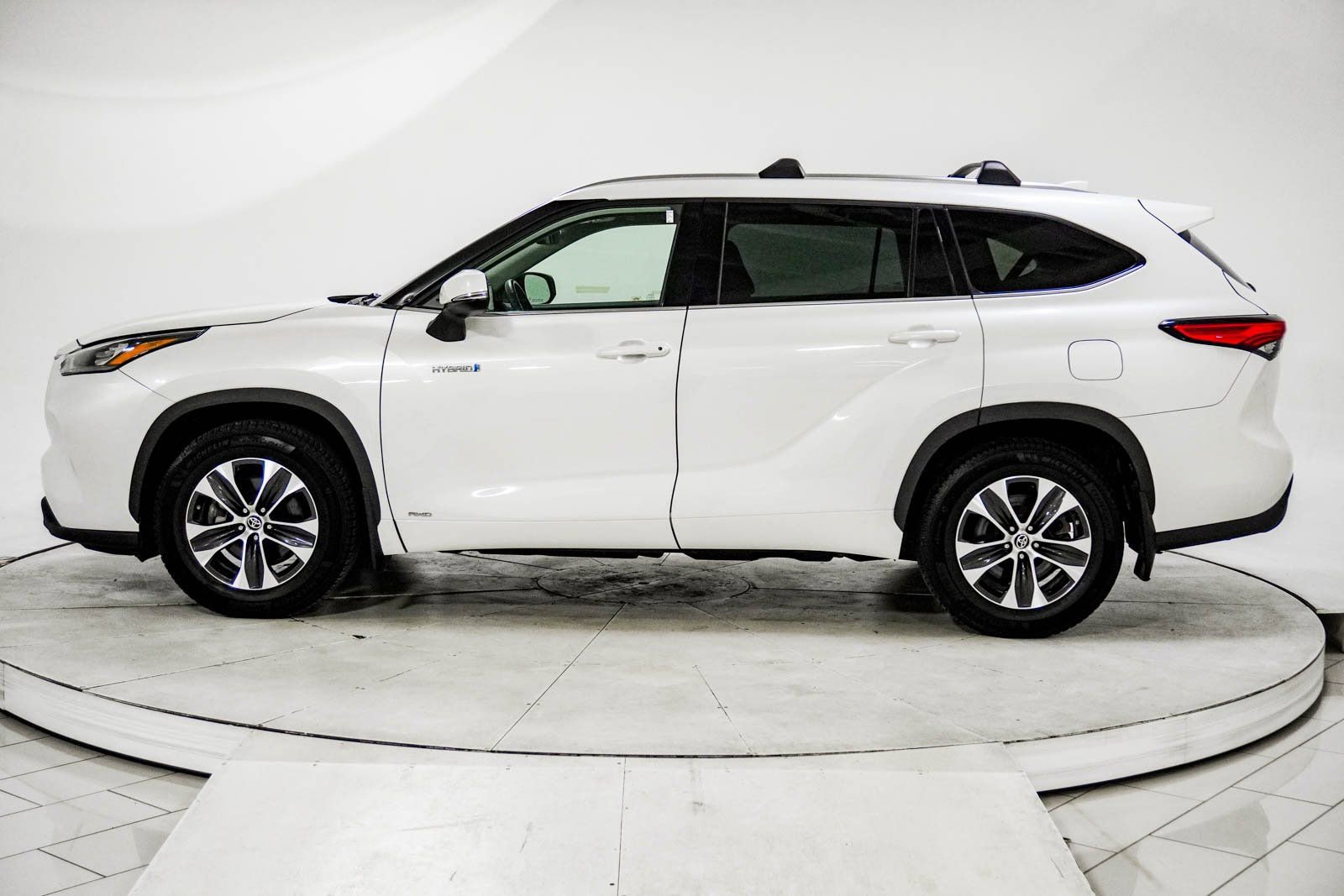 Used 2020 Toyota Highlander XLE image 5