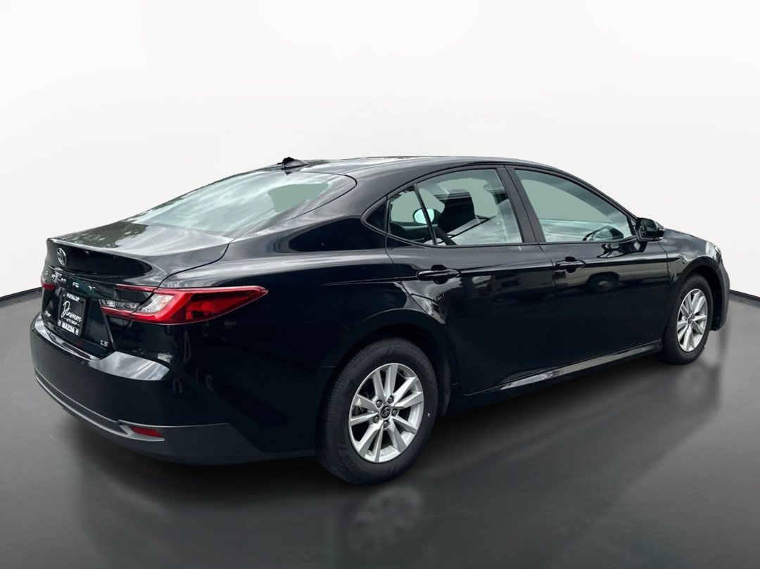 Used 2025 Toyota Camry LE FWD image 3