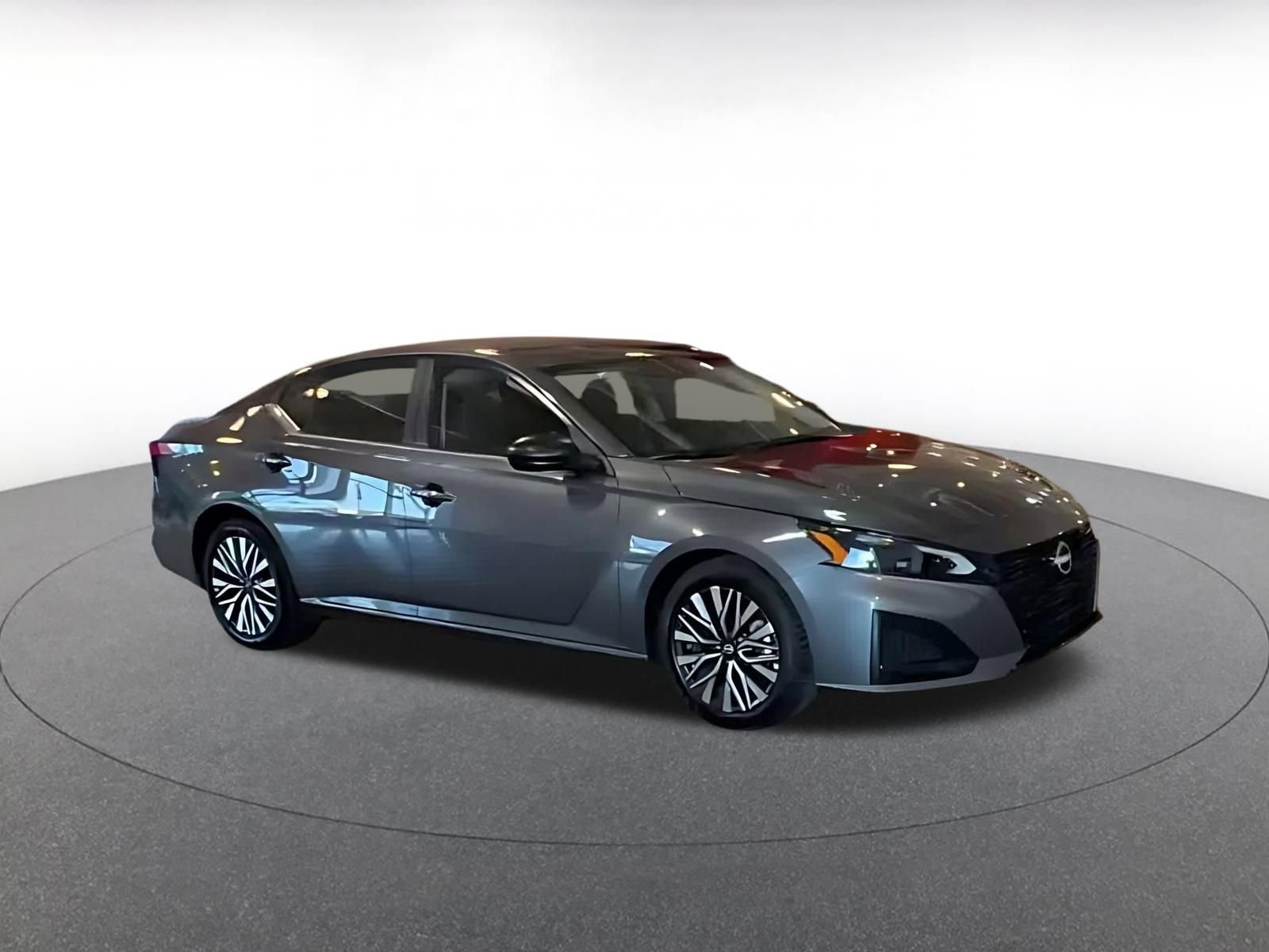 Used 2026 Nissan Altima 2.5 SV FWD image 2