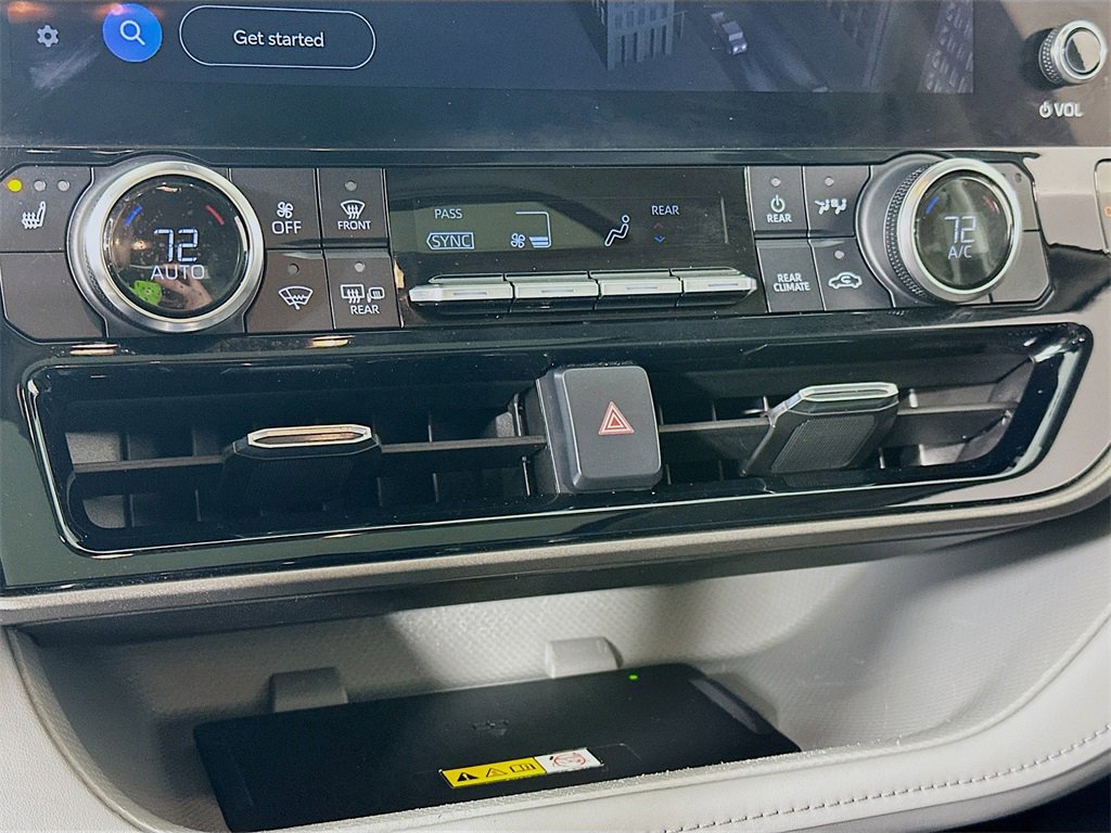 Used 2023 Toyota Highlander XLE image 19