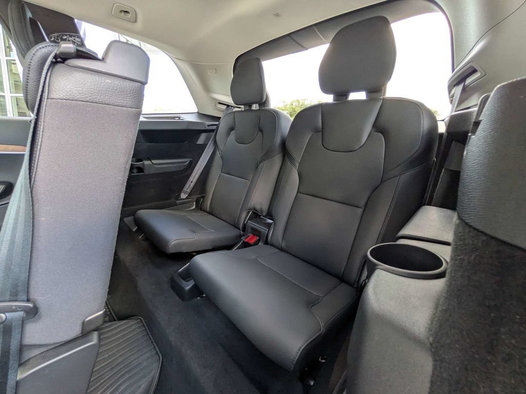 Used 2024 Volvo XC90 B6 Plus AWD/4WD image 16