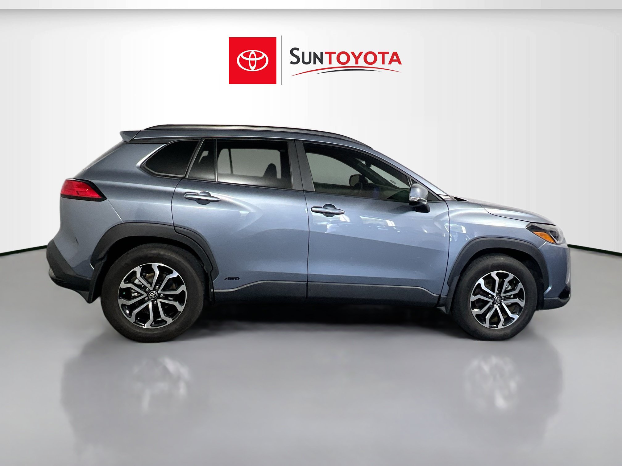 Used 2024 Toyota Corolla Cross AWD Hybrid image 2