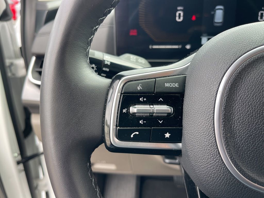 Certified 2025 Kia Carnival image 18