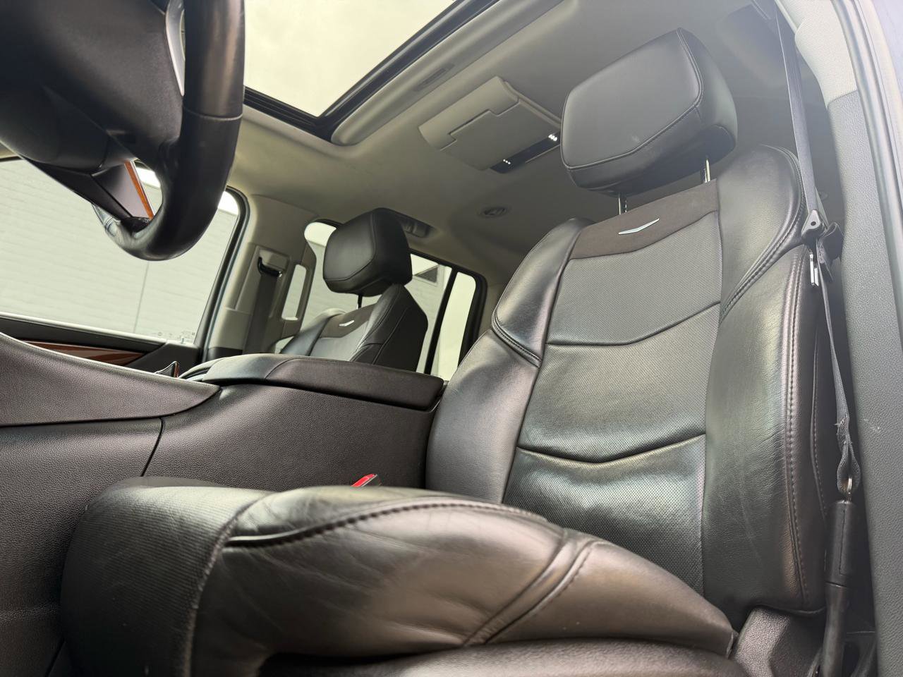 Used 2018 Cadillac Escalade ESV Luxury AWD/4WD image 13