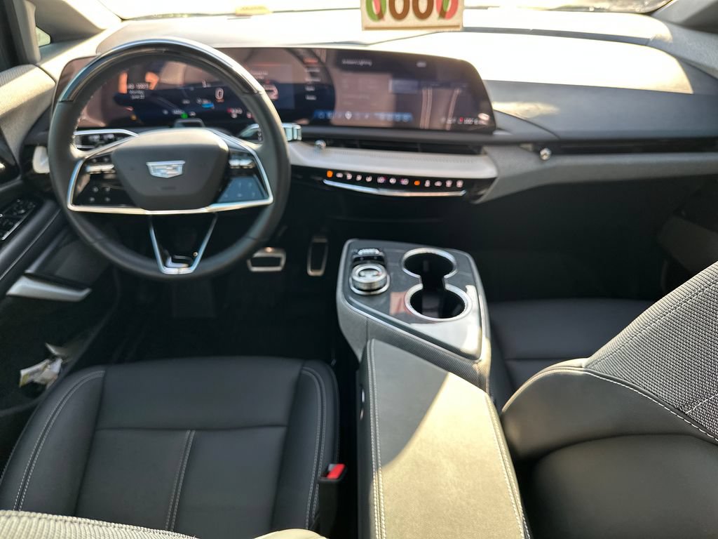 Certified 2025 Cadillac Optiq Sport 1 w/ LPO, Floor Liner Package AWD/4WD image 33