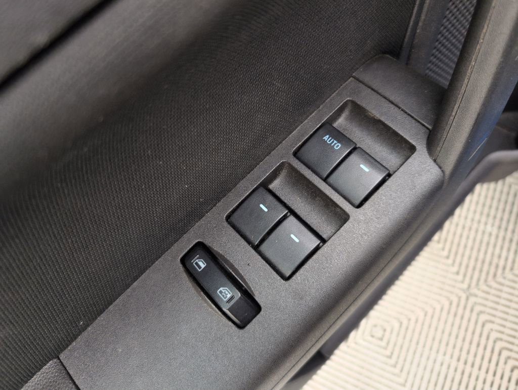 Used 2010 Ford Focus SE image 34