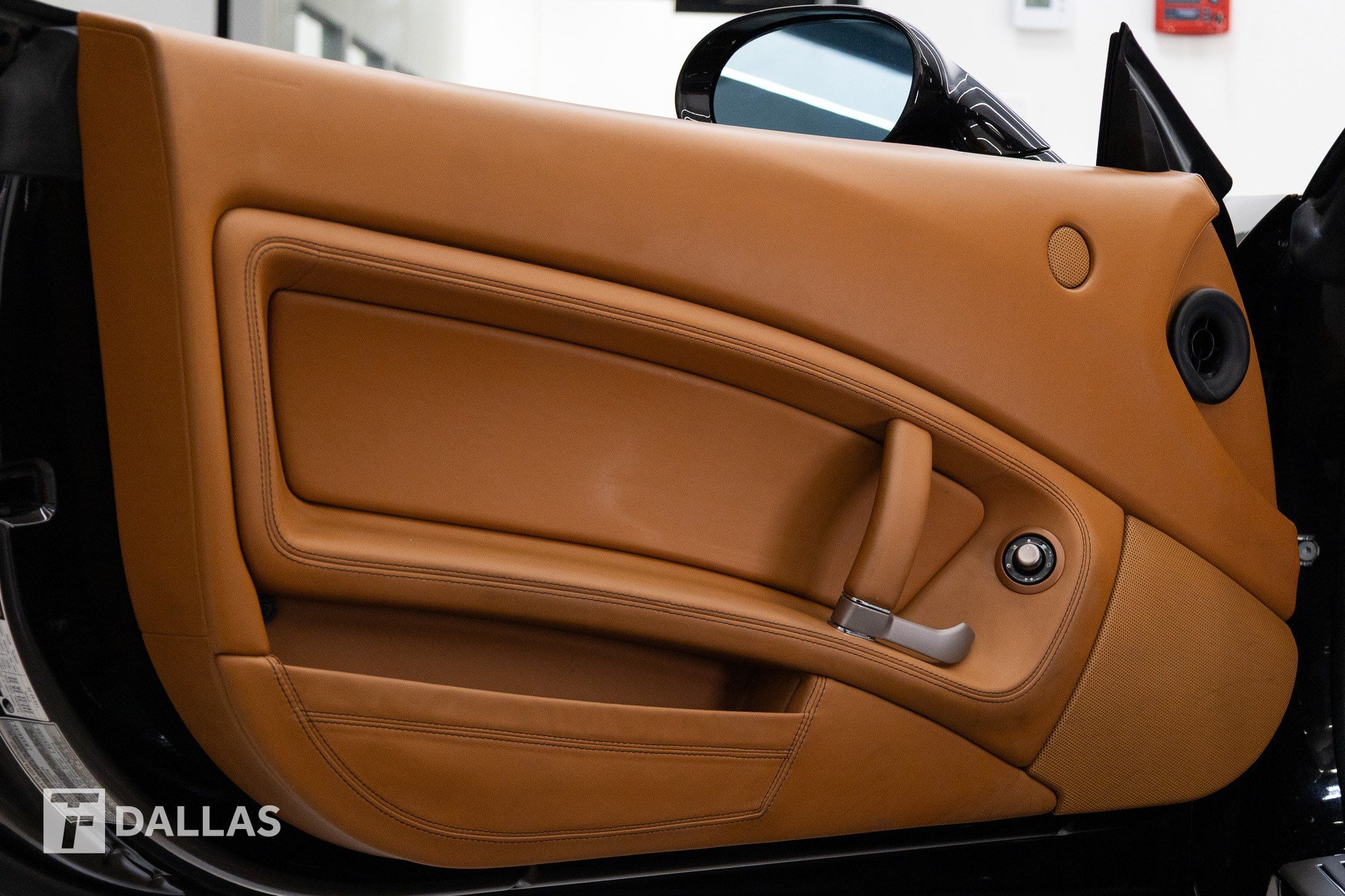 Used 2011 Ferrari California RWD image 23