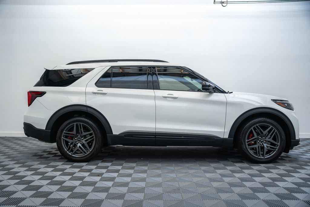 Used 2025 Ford Explorer ST w/ Sun And Sound Package AWD/4WD image 4
