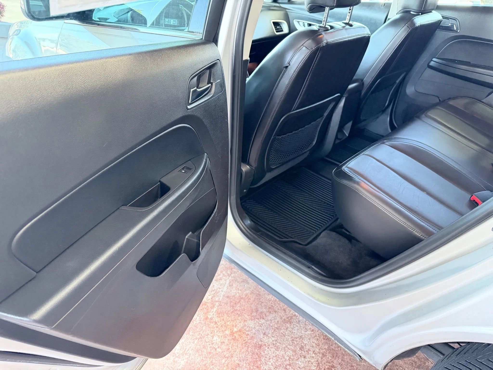 Used 2017 Chevrolet Equinox Premier w/ Enhanced Convenience Package image 12