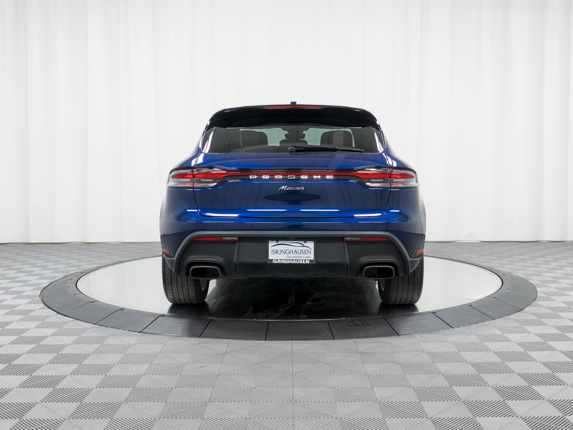 Certified 2022 Porsche Macan image 6